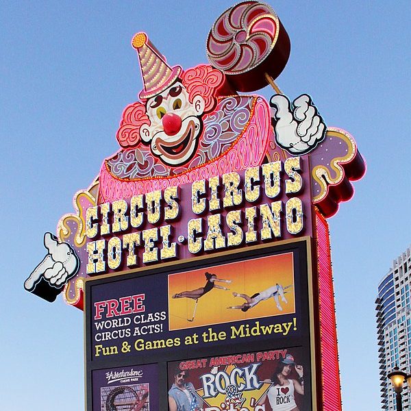Circus Circus Signage